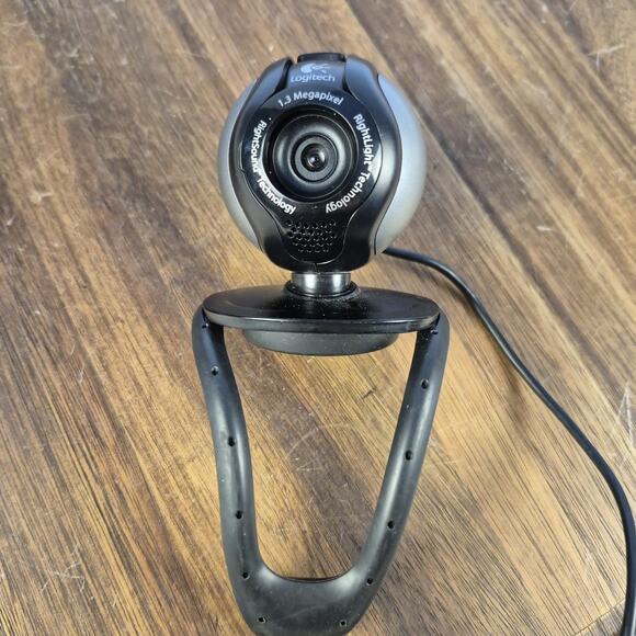 Logitech 1:3 Megapixel External USB Webcam - Picture 10 of 10